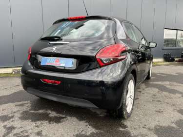 PEUGEOT 208 1.2 PureTech 82 Signature