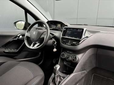 PEUGEOT 208 1.2 PureTech 82 Signature