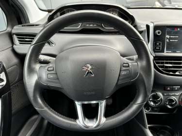 PEUGEOT 208 1.2 PureTech 82 Signature