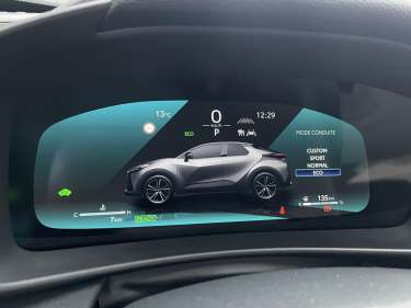 TOYOTA C-HR 1.8 Hybrid 140 e-CVT Design